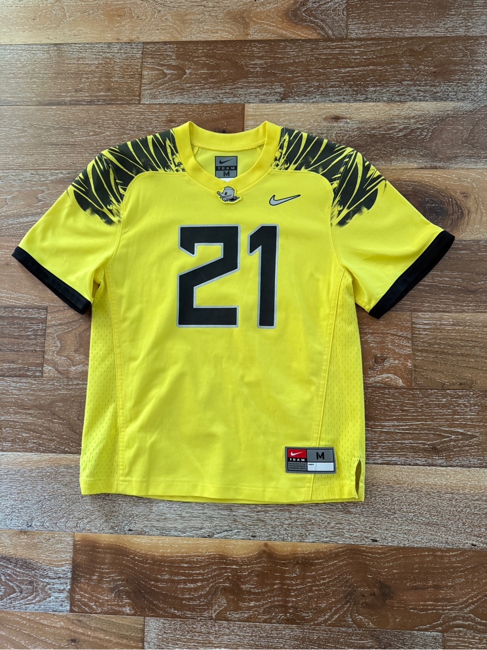 Nike Oregon Ducks Football Jersey / Yellow and Black / Youth Medium